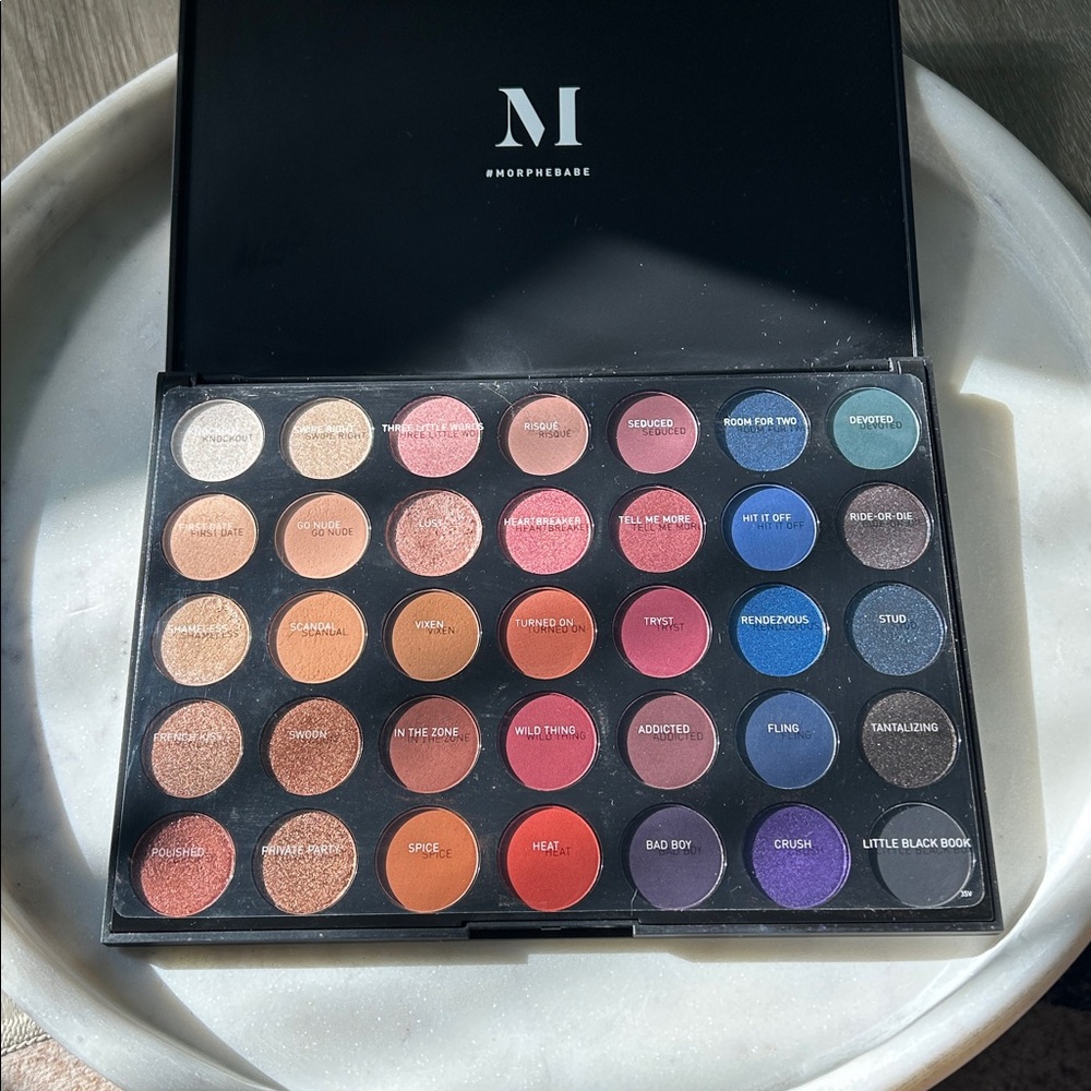 Morphe Stunning Vibes artistry palette